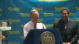 NYC Mayor Michael Bloomberg mocks hot dog speech