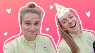 Vivianne Miedema and Lisa Evans - the cutest couple ever