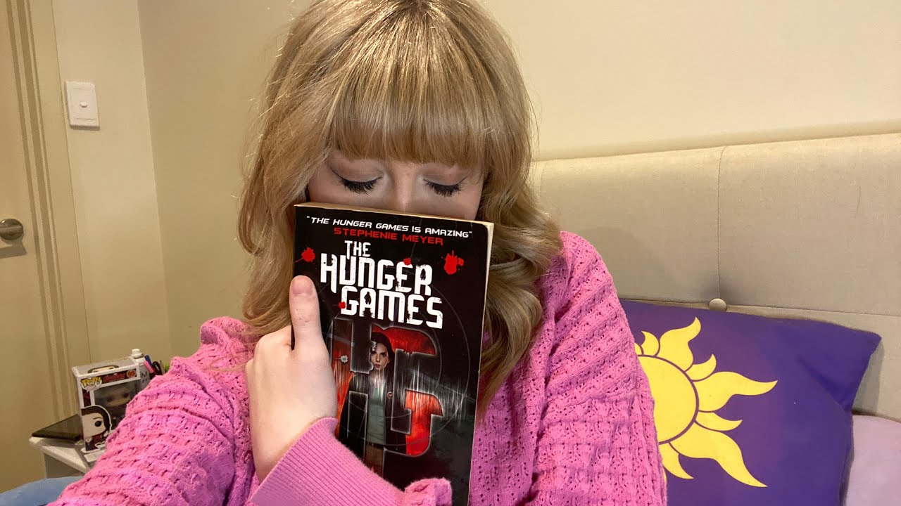 re-reading the hunger games and reverting back to my 11 year old self (re-read vlog!) - ashlee tayla