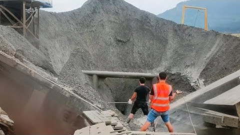 Barge unloading 3890 tons of phosphate rock - Part 2 - smooth fast flow - Vlog of work on the barge