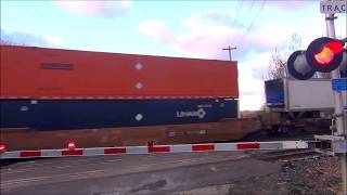 CSX Van Train Hits The Horn