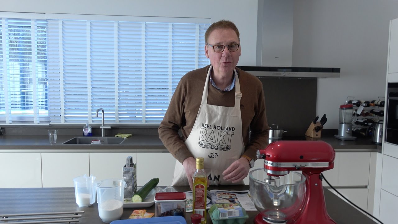 Ik bak een cake met hulp van Janny van HHB Chaos in de keuken 35 YouTube Ik bak een cake met hulp van Janny van HHB Chaos in de keuken 35 YouTube