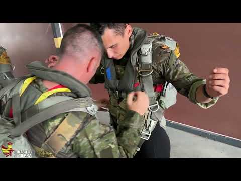 #Army #Paratroopers perform automatic opening jumps into confined waters.