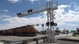 BNSF 6866 With Fakebonnet West - Hwy 395 Railroad Crossing - Manifest Train, Kramer Junction CA