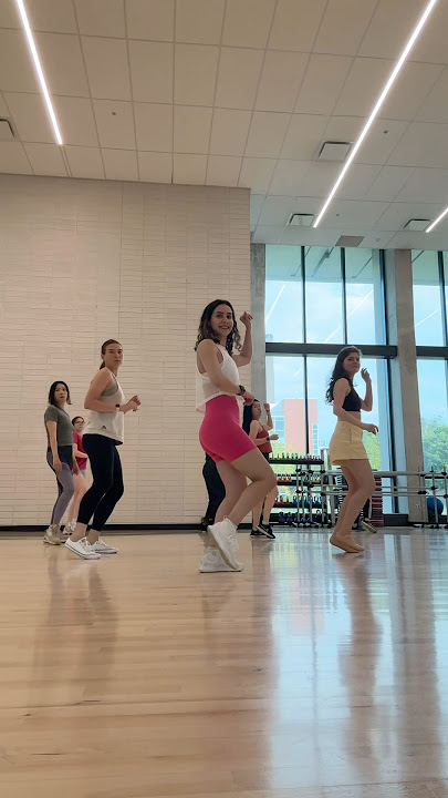 Throwback to our summer Zumba days dancing bachata❤️☀️ So ready for winter to end😄 #zumba #bachata