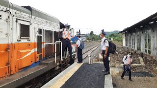 MOMENT PERGANTIAN MASINIS KETIKA DINAS ! Naik Kereta Argo wilis Sekeluarga.