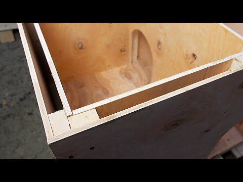 Video: Do-it-yourself warm kennel for a dog. Simple and fast solution