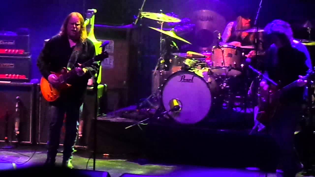 "Stratus" by Gov't Mule - 12/30/14 - Beacon Theater, NYC auf YouTube ansehen "Stratus" by Gov't Mule - 12/30/14 - Beacon Theater, NYC auf YouTube ansehen