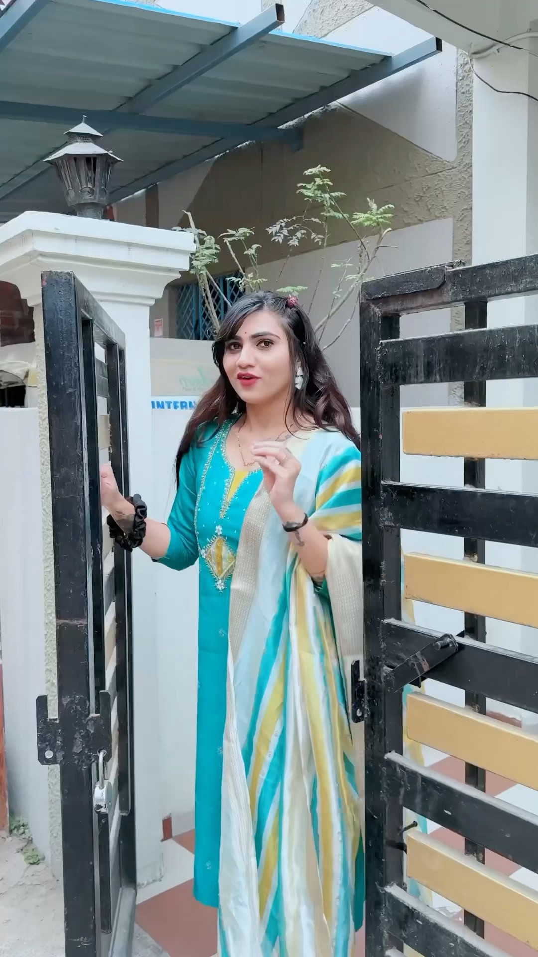 मेरा छिछोरा पति ?? #comedy #kajalsoni #funny #yutubeshorts #drama #family @kajalsoni