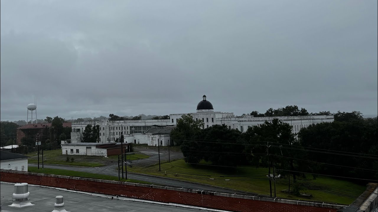 Urban Exploring a Haunted Insane Asylum in middle Georgia.