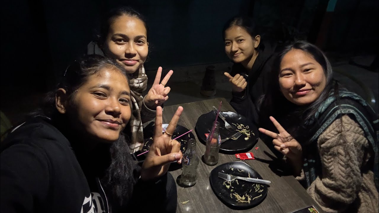 Dosto k sath chai pena gai thi ☕️ 