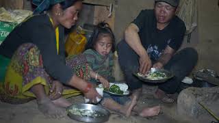 Cooking and eating together || Mountain village life || Rural village life