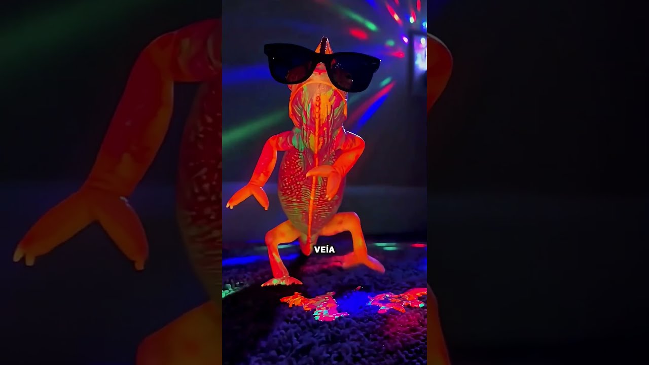 part7 Cats jumping into buckets of paint start glowing N