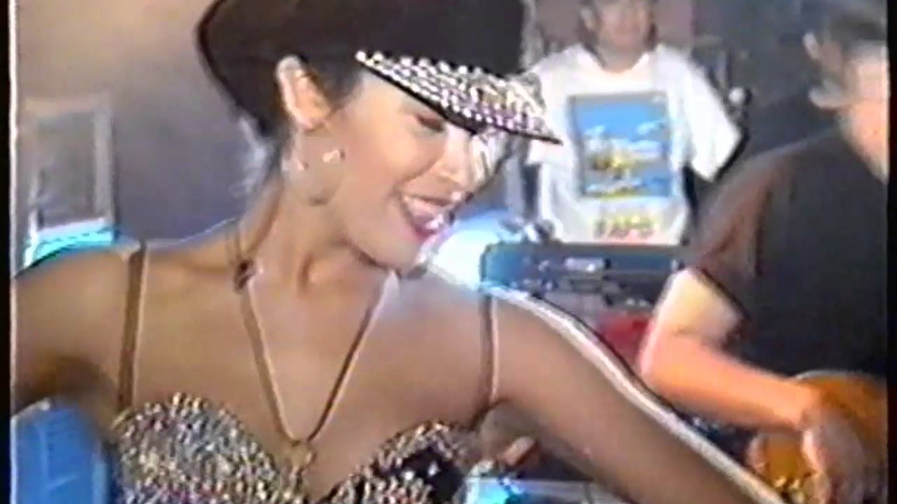 Selena Quintanilla La Carcacha Poteet Strawberry Saloon 1992 Youtube