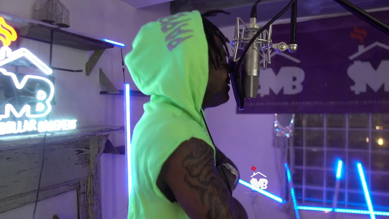 Paper Lovee - Live Studio Freestyle (Official Video)