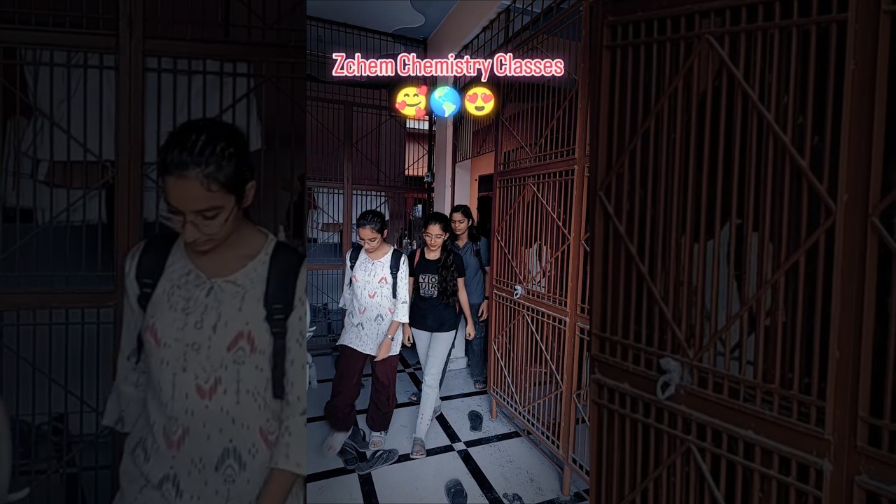 Zchem पर exam के बाद निकलते students 