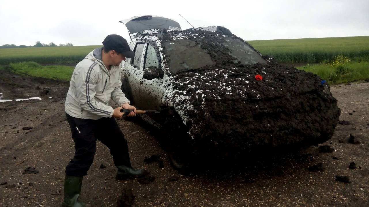 Дастер по грязи