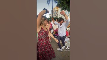 Thumbnail of BAILANDO SEVILLANAS EN LAS CALLES DE SEVILLA
