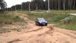 BMW X4 attacks sand hill