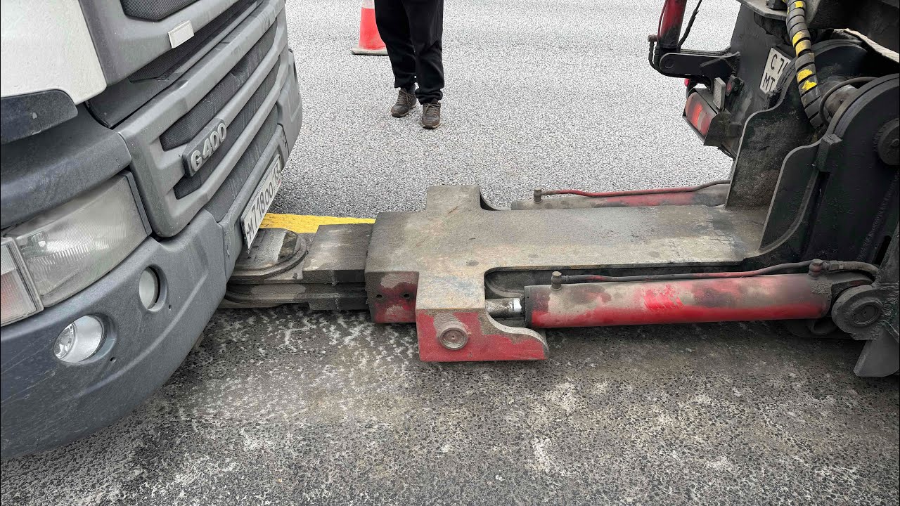 ⚡️УЛЕТЕЛО КОЛЕСО НА ХОДУ😱 РАБОТАЕТ ЭВАКУАТОР, ЗАБИРАЮ ПРИЦЕП #дентро #дальнобой 