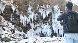 厳寒の結晶、高さ25メートル　埼玉・秩父で「三十槌の氷柱」見ごろ