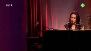 02. Norah Jones -  sinkin' soon (live in Amsterdam ) chords
