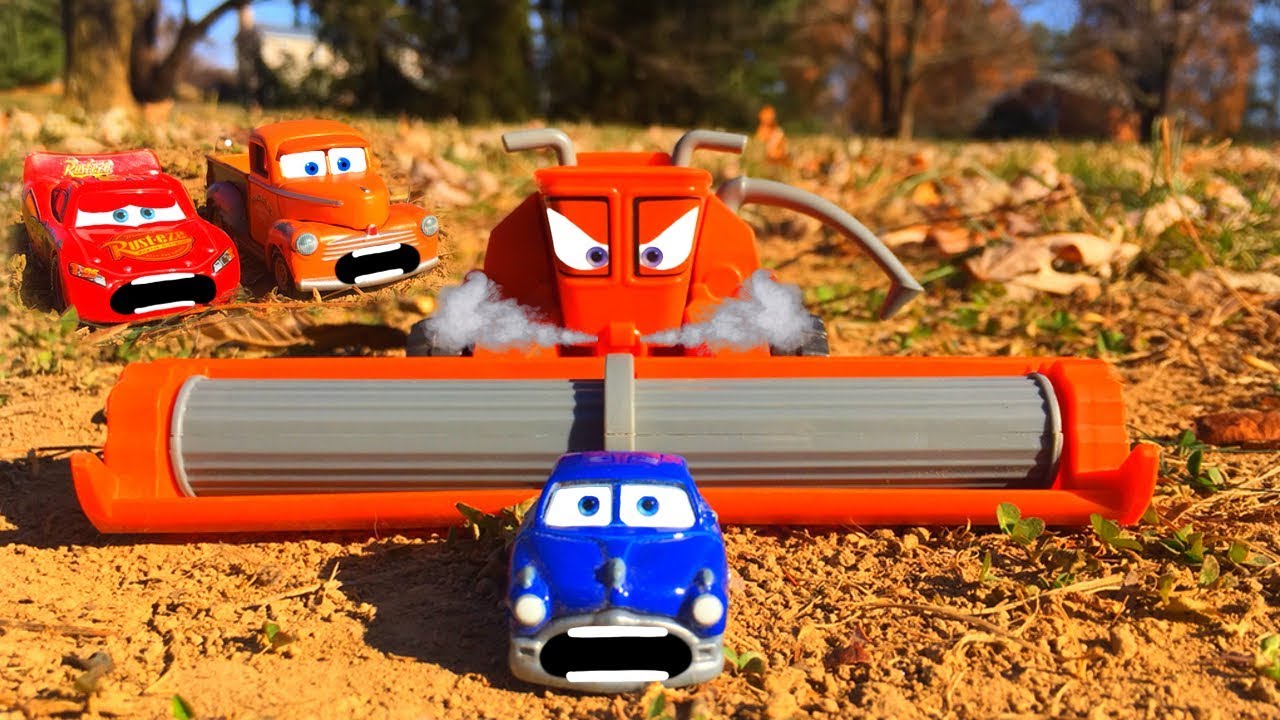 Tractor Tipping Doc Hudson Scene Disney Pixar Cars 3 Lightning McQueen Smokey Toy Story