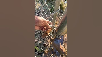 DIY How To Stretch Chain Link Mesh Like  a Pro 👍🏻 #protips #contractor  #chainlink