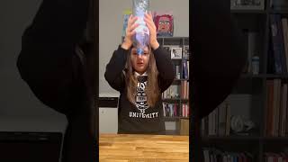 Фокус с телефоном и бутылкой.  The trick with the phone and the bottle. #shorts #tricks