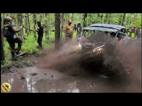 2024 Can-Am Maverick x3 RS fully loaded goes through the holes #canam #maverickx3 #mudhole #offroad