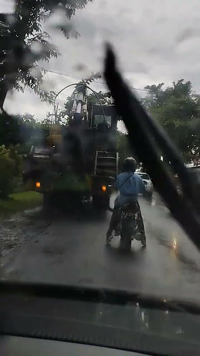 excavator naik truk | macet lagi macet lagi