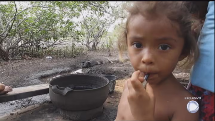 Mães choram porque não têm o que dar de comer aos filhos no interior do Maranhão