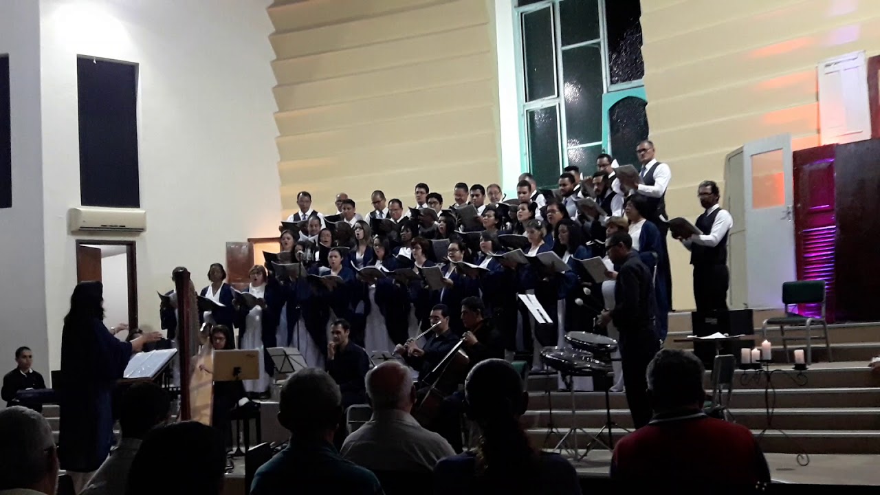 Harpista Monica Cury participa do Requiem Rutter apresentado pelo