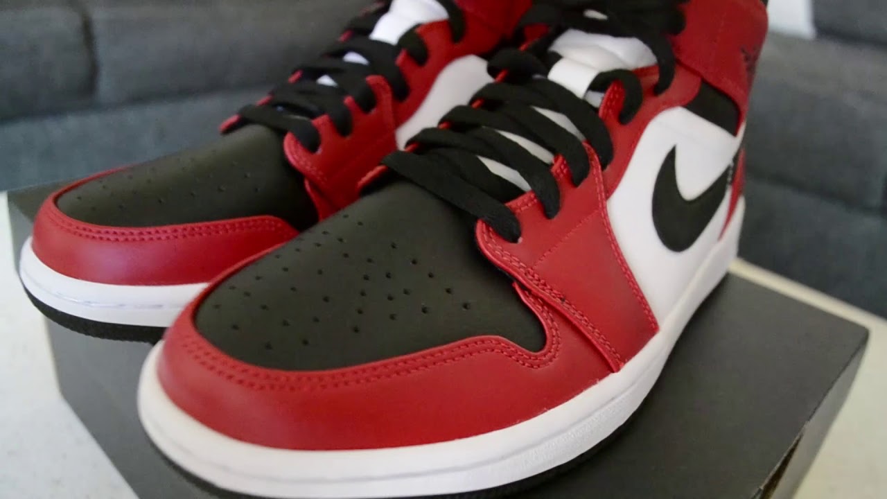 Nike Air Jordan 1 Mid Chicago Black Toe + On feet - YouTube