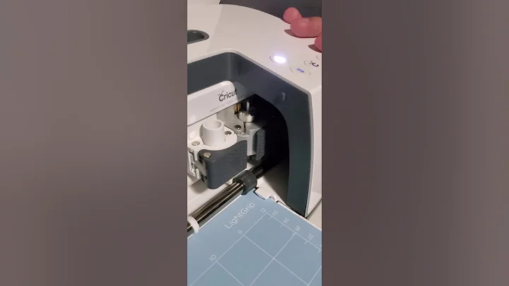 Cricut Maker power button red blinking light.