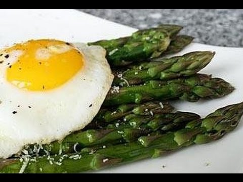uova e asparagi alla milanese o alla bismarck,eggs and ...