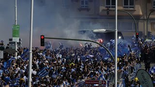 En directo: llega el bus del Dépor a Riazor, donde les esperan miles de aficionados