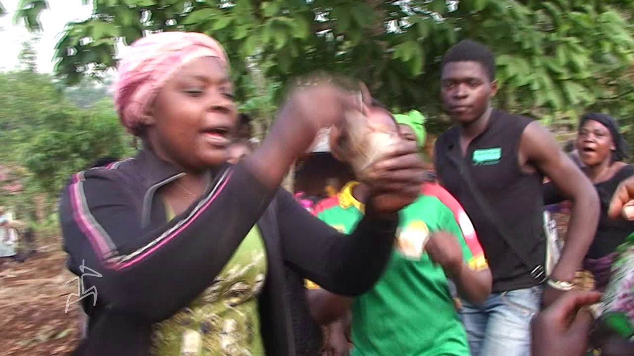 Danses Traditionnelle des Bangou du Cameroun, Prise du feu de Deuil, Par Alix Aubain Tcho