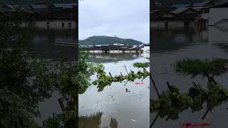广东梅州百年一遇大暴雨，百年古村变成水中村寨！