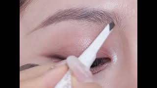 One small change in where you place your eyeshadow… and your entire eye makeup looks softer. ✨ screenshot 1
