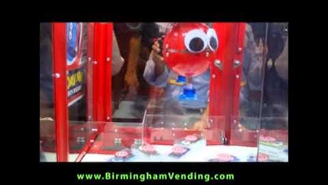 Pentavision Mr. Vacuum Crane by Birmingham Vending.flv