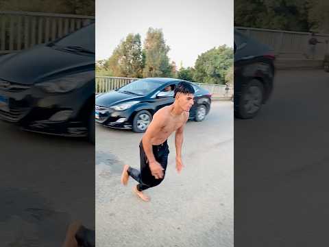 حد يعرف هو نط ف البحر ليه