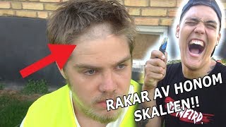 PRANK | JAG RAKAR AV PRAKTIKANTENS HÅR!!!