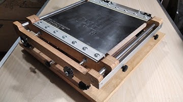 Трафаретный принтер для нанесения паяльной пасты.