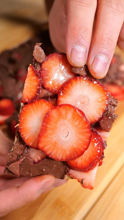 Strawberry Chocolate Bark 🍓🍫