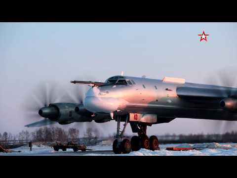 Иностранные истребители сопровождают российские Ту-95МС: кадры с борта бомбардировщика