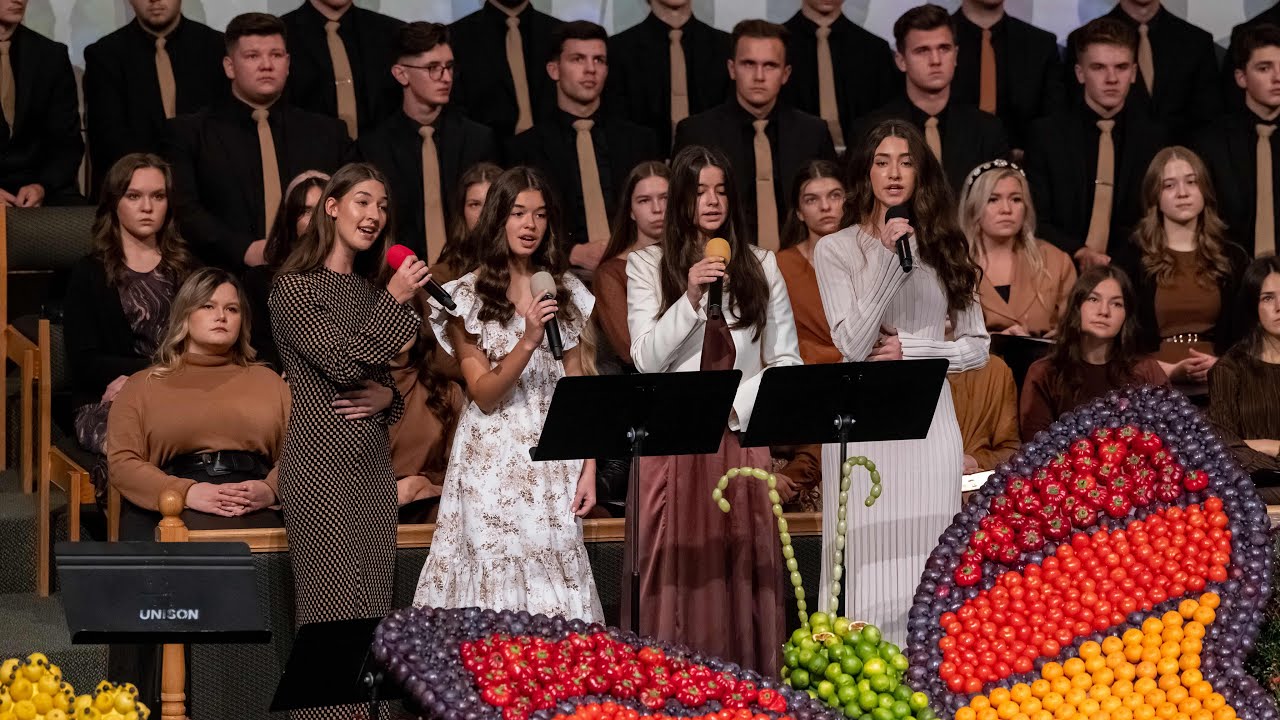 Пение «Пролетает весна нежной дымкой» - сёстры Кухарь