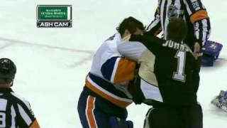 Brent Johnson vs Rick DiPietro Goalie Fight! (Penguins vs Islanders 02/02/11)