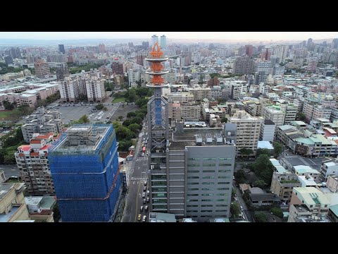 空拍～台中市西區忠孝國小飛行路線，中華電信大樓。