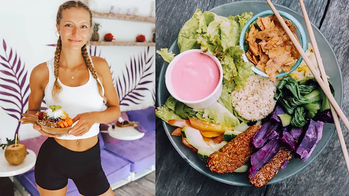 FULL DAY OF EATING IN BALI + my workout & monkeys!